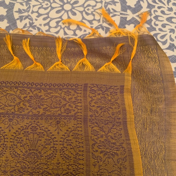 Beautiful Handspun scarf 🧣 purple and yellow - Picture 7 of 7